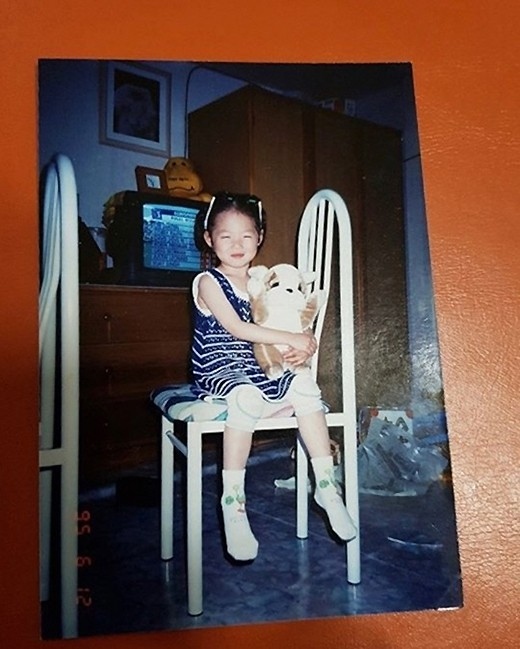 キム ヒョナ 子供時代の写真を公開 可愛い笑顔に視線集中 Kstyle
