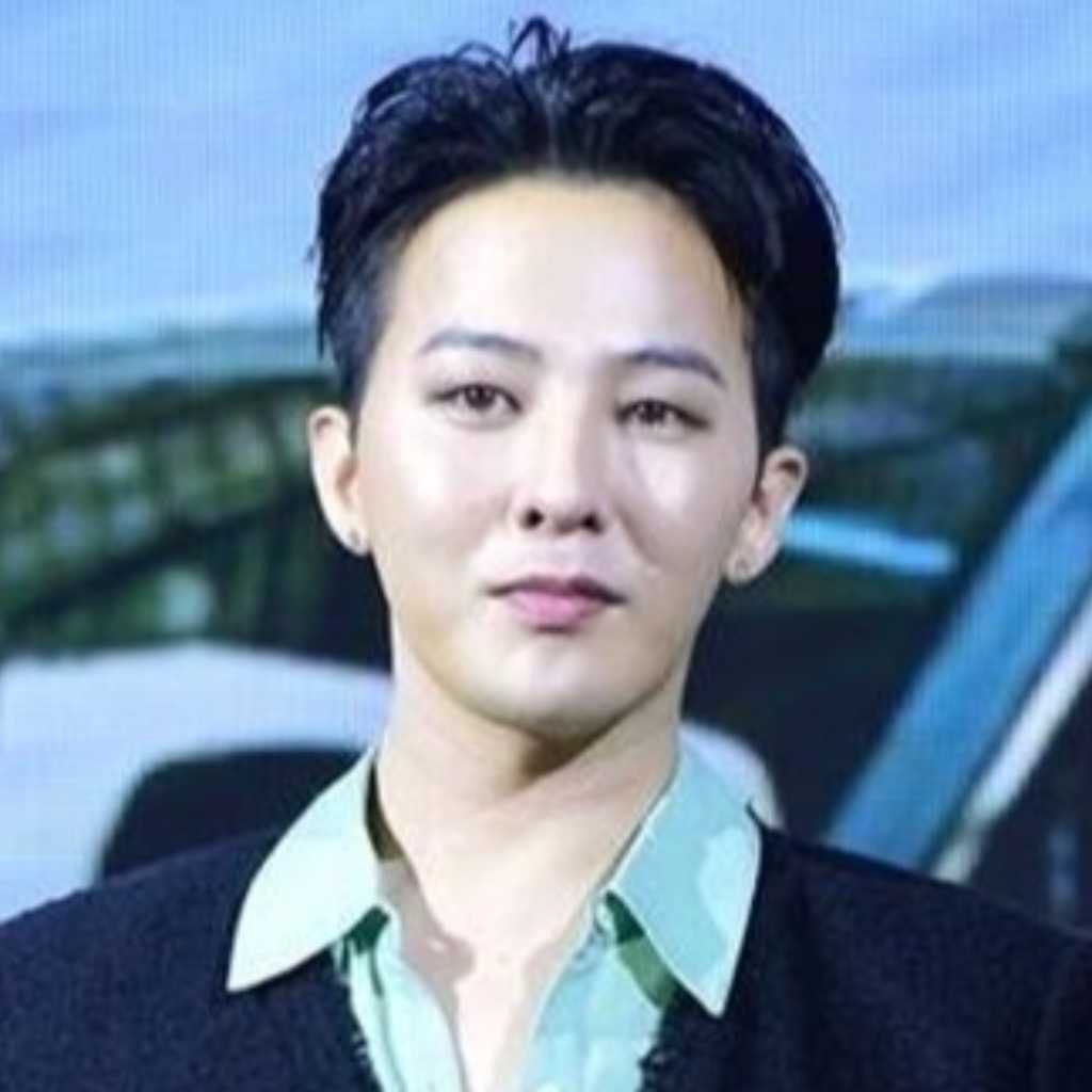 G-DRAGONの誕生日を迎え…事務所がJUSPEACE財団に5億ウォンを寄付!若手作家支援イベントも開催