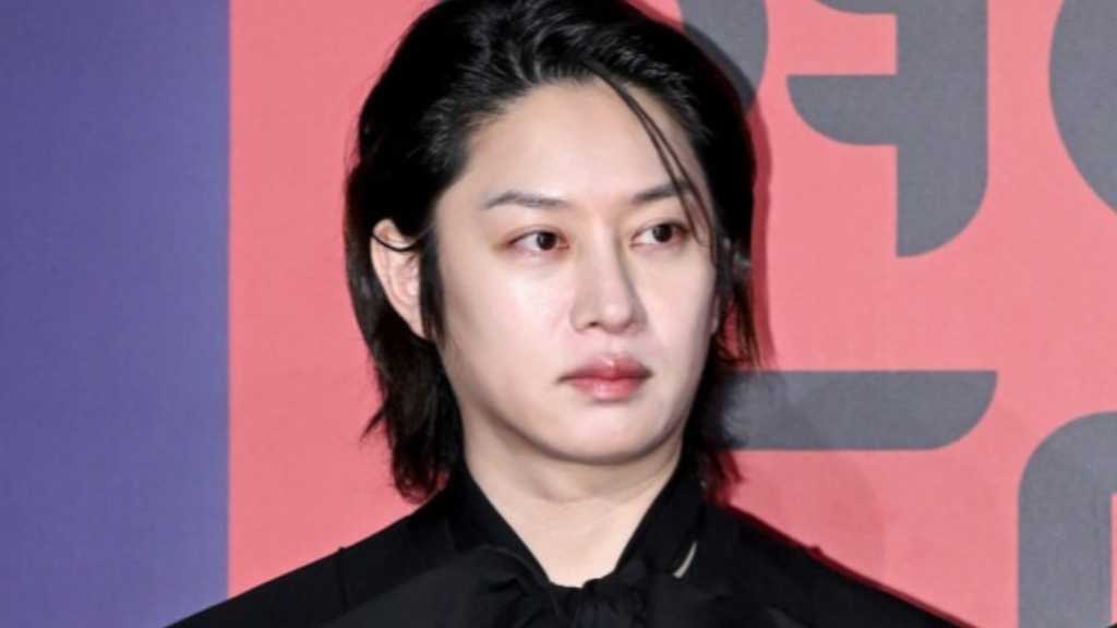 SUPER JUNIOR ヒチョル、交通事故の後遺症を明かす「185cmの身長が10cm近く縮んだ」