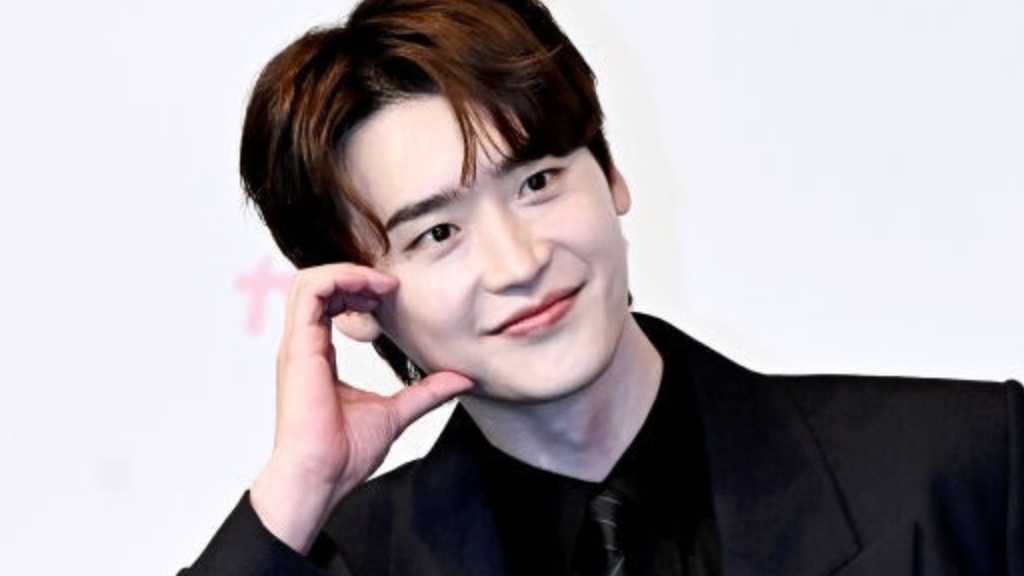 イ・ジョンソク、3年ぶりの新ドラマ「瑞草洞」で再び弁護士に！人気急上昇のカン・ユソクに“怖い”発言も？