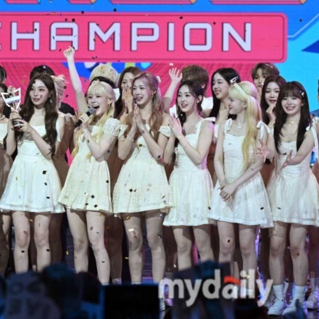 【PHOTO】tripleS、5/21放送の「SHOW CHAMPION」で1位を獲得！