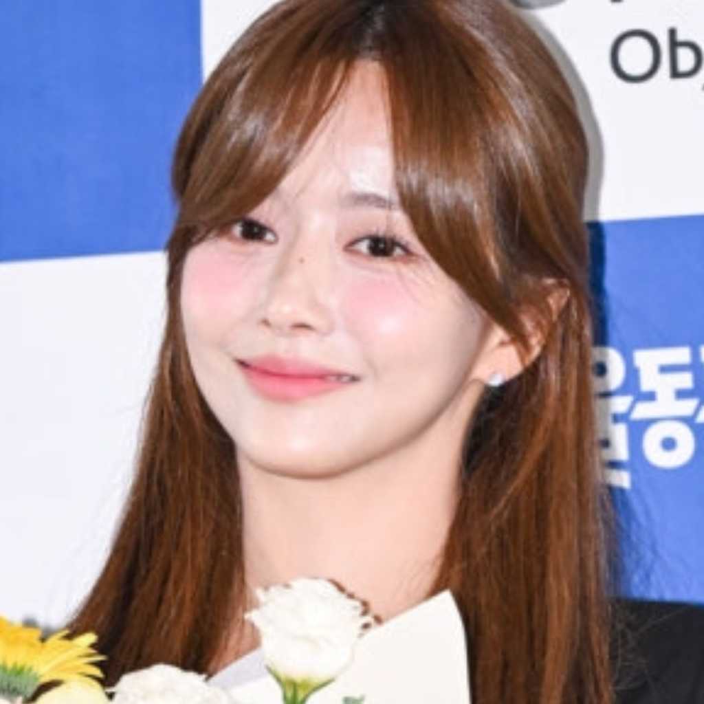 ハン・ボルム、まるでアイドル！？美しすぎるビキニ姿を公開…ファンから絶賛の声