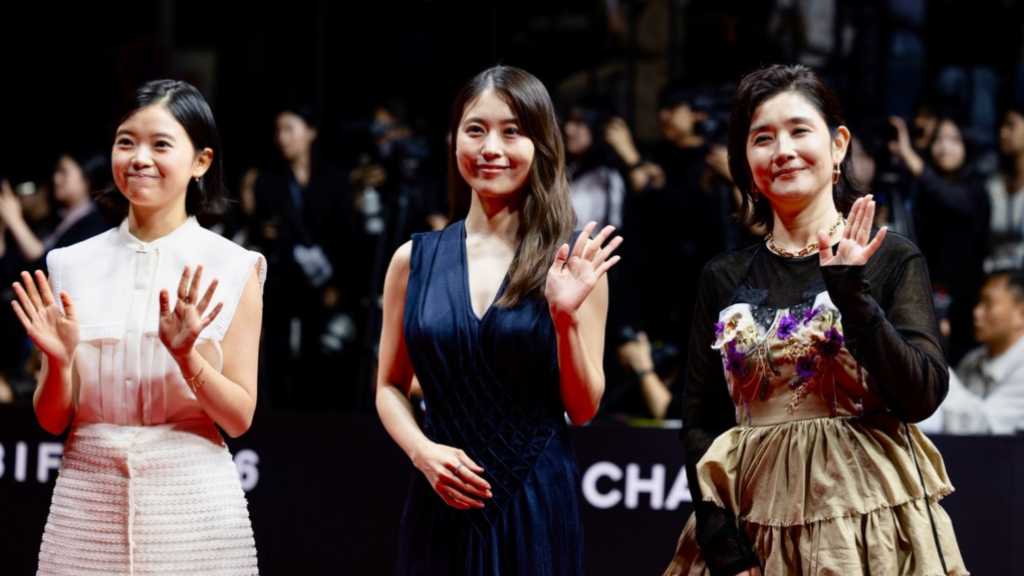 有村架純＆石田ひかりら「釜山国際映画祭」レッドカーペットに登場…“韓国フード”を堪能したことも明らかに