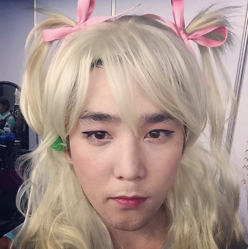 Super Junior カンイン 金髪ツインテール ヒゲ跡の残る カンスン に変身 女装ブーム Kstyle