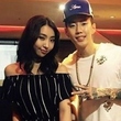 元2NE1のMINZY、パク・ジェボムとの仲良しツーショットを公開“女性らしい雰囲気に視線集中”