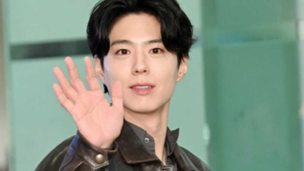 【PHOTO】パク・ボゴム、ファンサイン会のため日本へ!爽やかな笑顔で挨拶(動画あり)