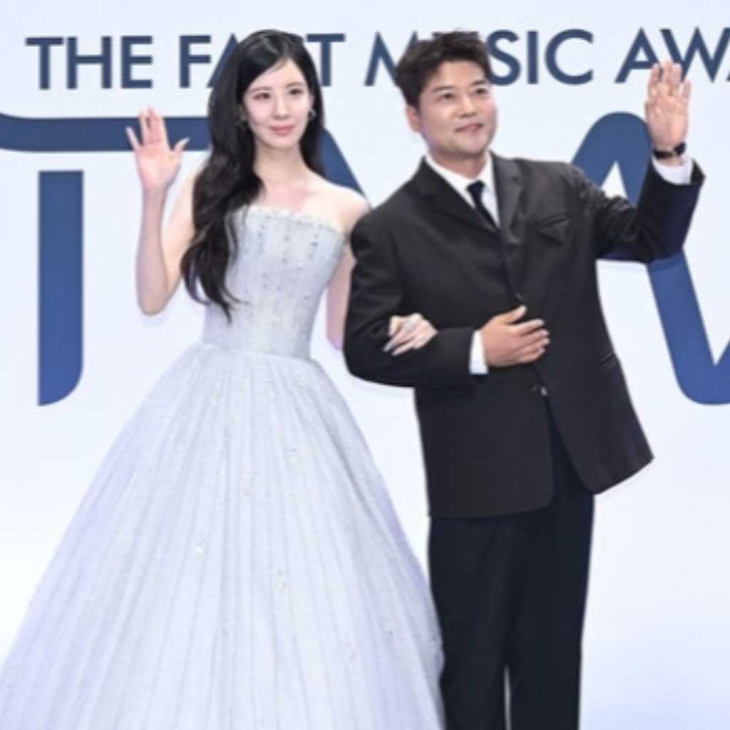 【PHOTO】少女時代 ソヒョン&チョン・ヒョンム「TMA 2026」レッドカーペットに登場
