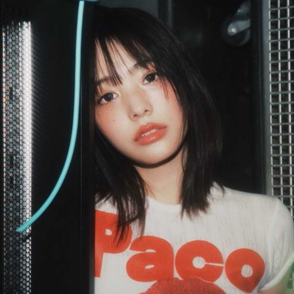 QWER シヨン、3rdミニアルバムのコンセプトフォトを公開