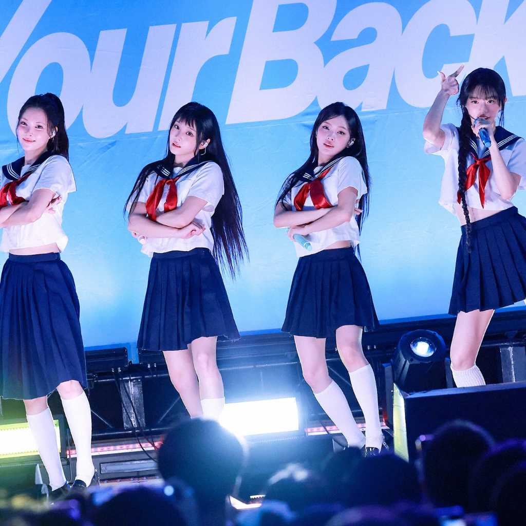ILLIT、お台場にセーラー服姿で登場！初のフリー観覧ミニライブに約1万人のファンが集結