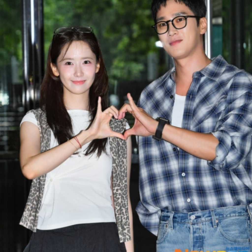 【PHOTO】少女時代 ユナ＆アン・ボヒョン、ラジオ出演のため放送局へ…笑顔でポーズ