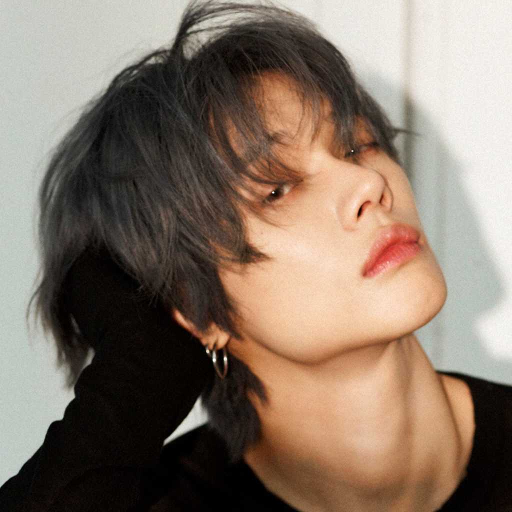 TXT ヨンジュン、アメリカの人気番組「The Kelly Clarkson Show」にソロで出演！新曲を披露