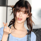 【PHOTO】NewJeans、日本でのスケジュールのため出国…爽やかな魅力（動画あり）