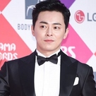 【PHOTO】チョ・ジョンソク「2016 SAF SBS演技大賞」レッドカーペットに登場
