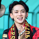【PHOTO】TREASURE チェ・ヒョンソク、キックインセレモニーに登場…ヨシ＆ドヨンも応援に駆け付ける