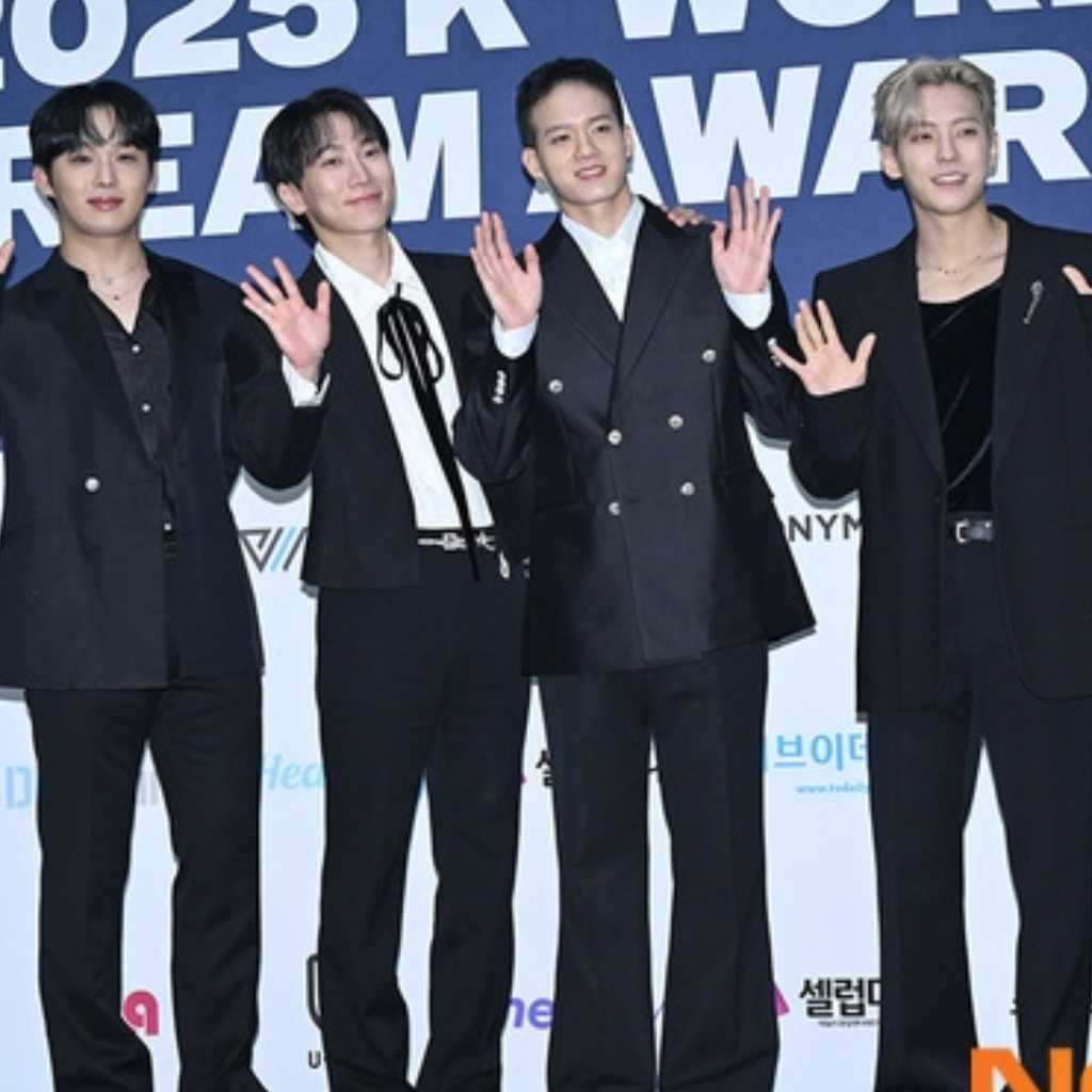 【PHOTO】BTOB「2025 K-WORLD DREAM AWARDS」ブルーカーペットに登場