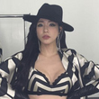 少女時代 ティファニー、華やかな美貌が印象的なセルフショットを公開…少女時代 ユリもコメント