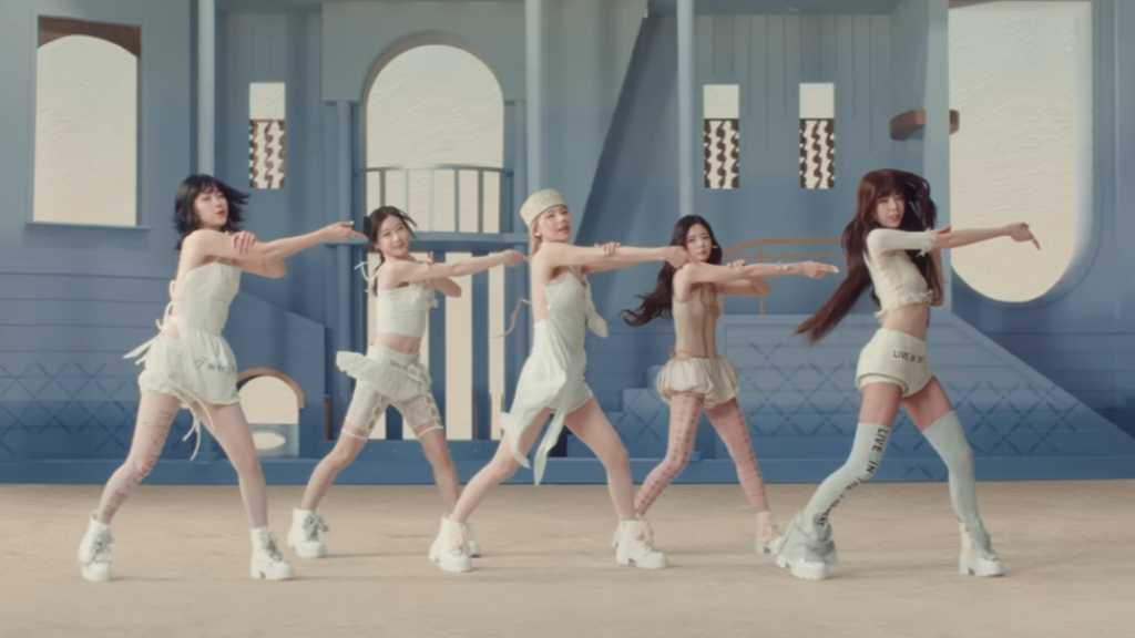 ITZY、タイトル曲「Motto」MV公開…童話の世界を連想させる幻想的なビジュアル