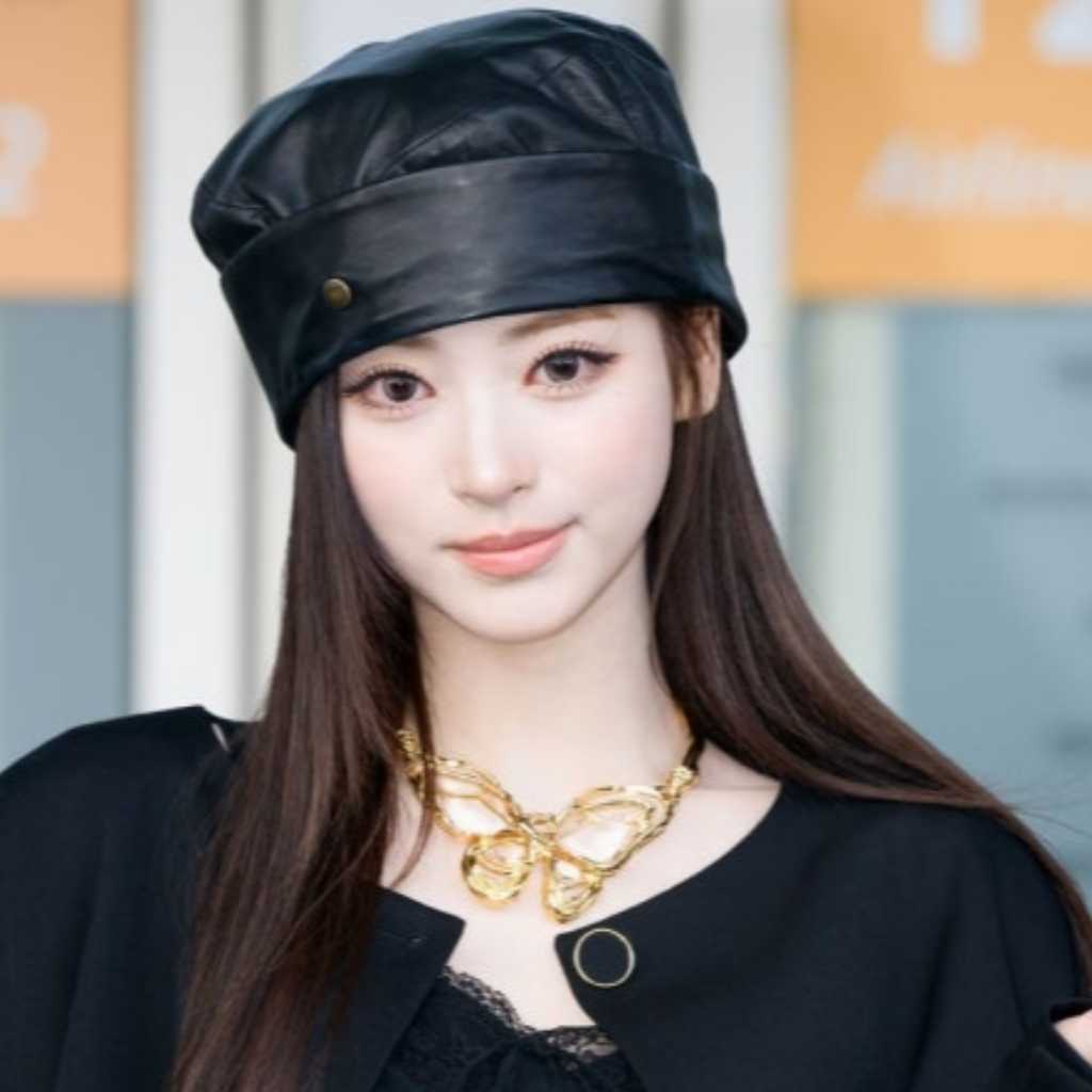 【PHOTO】MEOVV アンナ、ファッションウィークに出席するためフランスへ出国