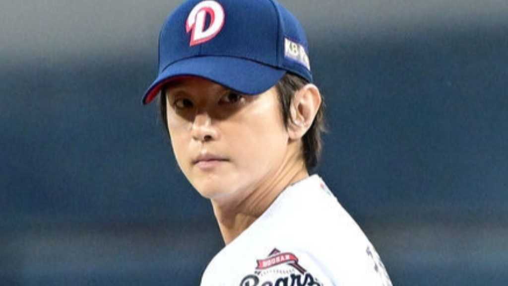 【PHOTO】クォン・ユル、始球式に登場…魅力的なユニフォーム姿