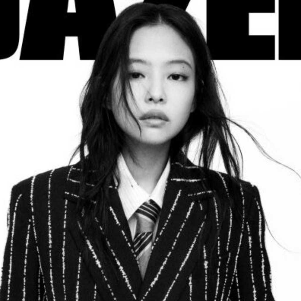 BLACKPINK ジェニー、セクシーなスタイリングで雰囲気を圧倒!「シャネル」とのグラビア公開