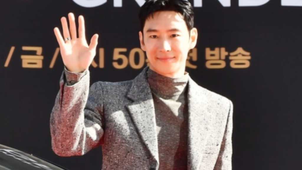 【PHOTO】イ・ジェフン&キム・ウィソンら、ドラマ「復讐代行人3~模範タクシー~」レッドカーペットイベントに出席(動画あり)