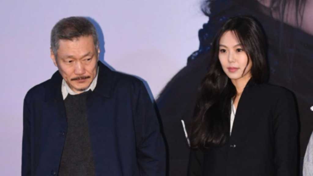 “婚外子を出産”キム・ミニ＆ホン・サンス監督、息子と一緒に空港へ…目撃談が拡散