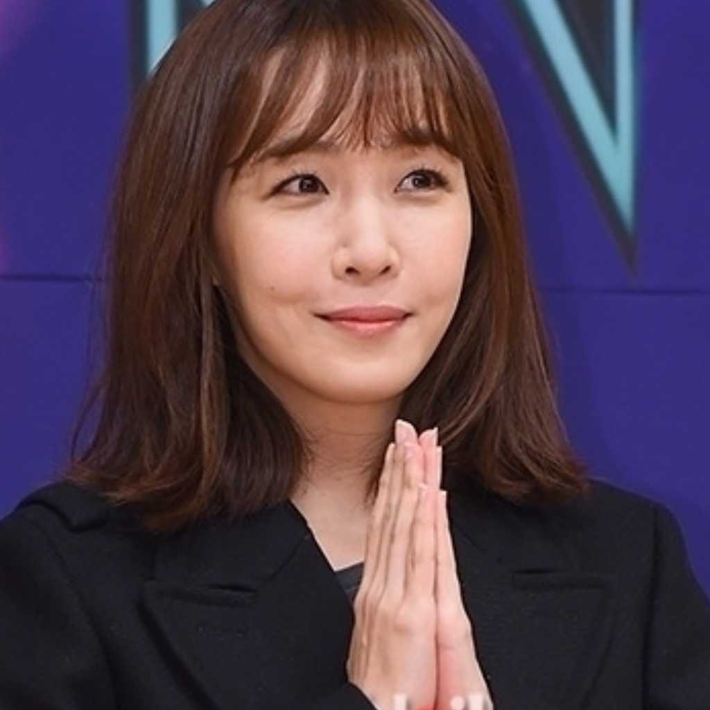 キム・イナ、不適切な用語を使用し議論に…再び謝罪「二度と発生しないようにする」