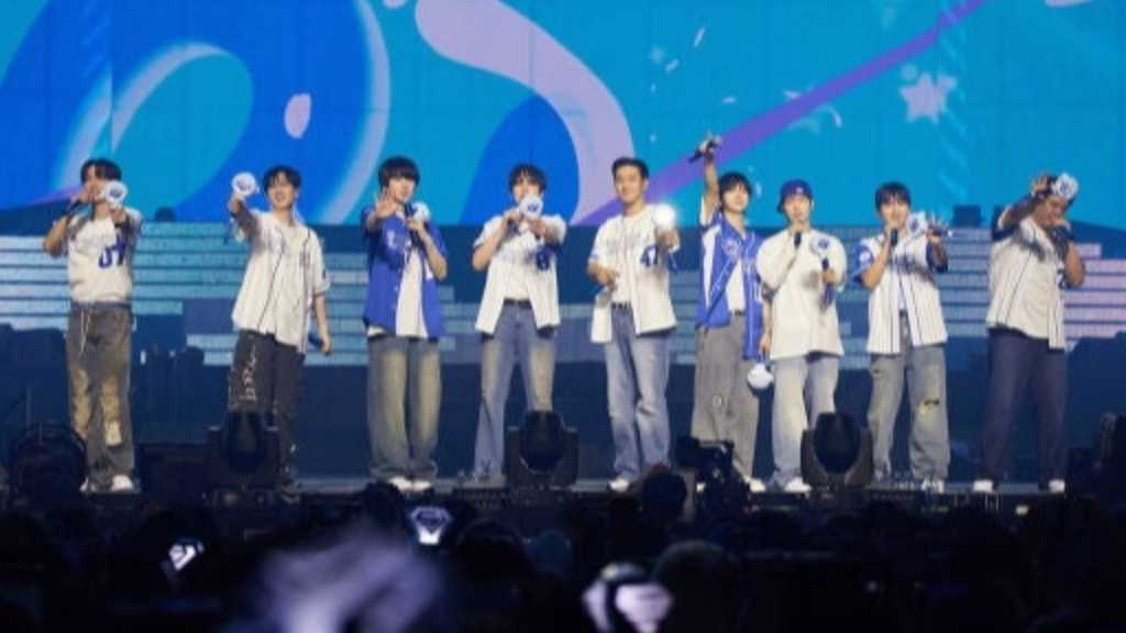 SUPER JUNIOR、20周年をファンと祝福！過去の交通事故に言及も「グループ最大の危機…苦しみがあったからこそ笑顔でいられる」