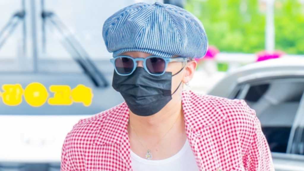 【PHOTO】G-DRAGON、京セラドーム公演のため大阪へ！目を引くファッションで登場