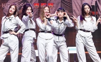 ITZY、デビュー後初のファンミーティングを成功裏に終了…ユナの20歳を