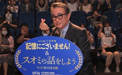 三谷幸喜監督、韓国ファンに“サランヘヨ～！”「富川映画祭」に招待…63歳の誕生日を観客がお祝い