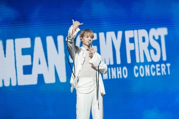 SHINee ミンホ、台湾公演で多彩なステージを披露！現地ファンが様々な