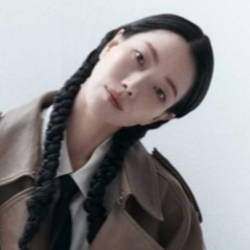 キム・シンロク、三つ編みおさげ姿を披露！グラビアで少女のような姿に変身