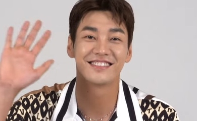 キム・ヨングァン、初対面の印象はお金持ち!?驚きのエピソードを公開…「初対面だけど愛してます」好評配信中