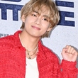 BTSのV、軍隊仲間との近況ショットを公開…パワーアップした身体に注目