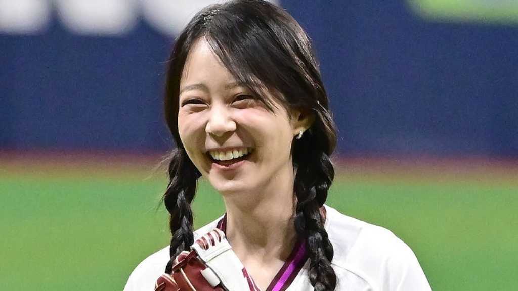 【PHOTO】KARA スンヨン、始球式に登場…キュートな笑顔