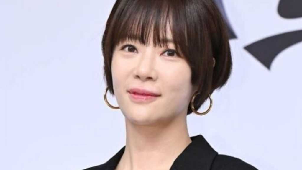 ファン・ジョンウム、活動再開の準備か…個人事務所の登録を完了し注目