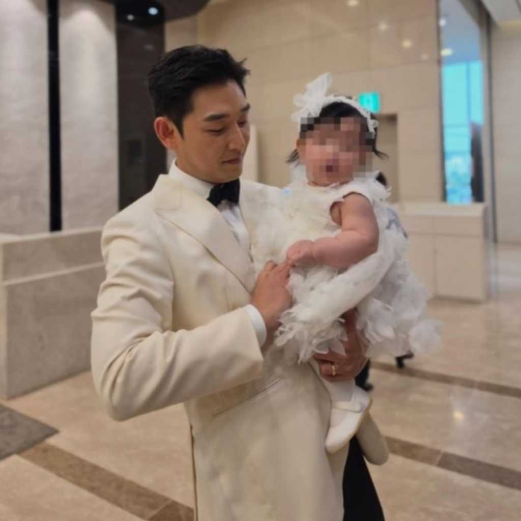 “電撃結婚から18日”カン・シンヒョ、一児の父だった…SNSで娘をサプライズ公開