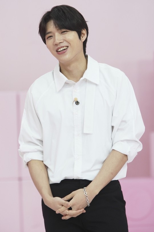 Infinite ウヒョン Rocket Punchと一緒に アイドルルーム に出演 事務所の後輩を応援 Kstyle