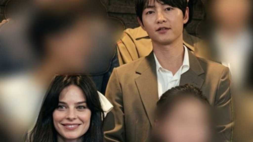 ソン・ジュンギ、妻と初めて公の場に登場！仲睦まじい姿が話題に