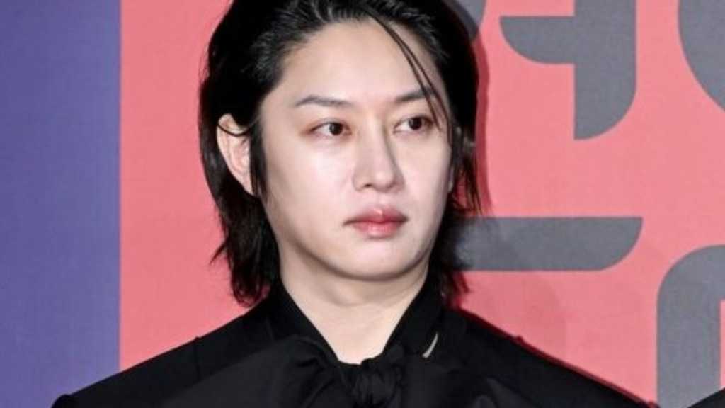 SUPER JUNIOR ヒチョル、交通事故による苦悩を明かす「顔も体も非対称に…ステージに背を向けた」