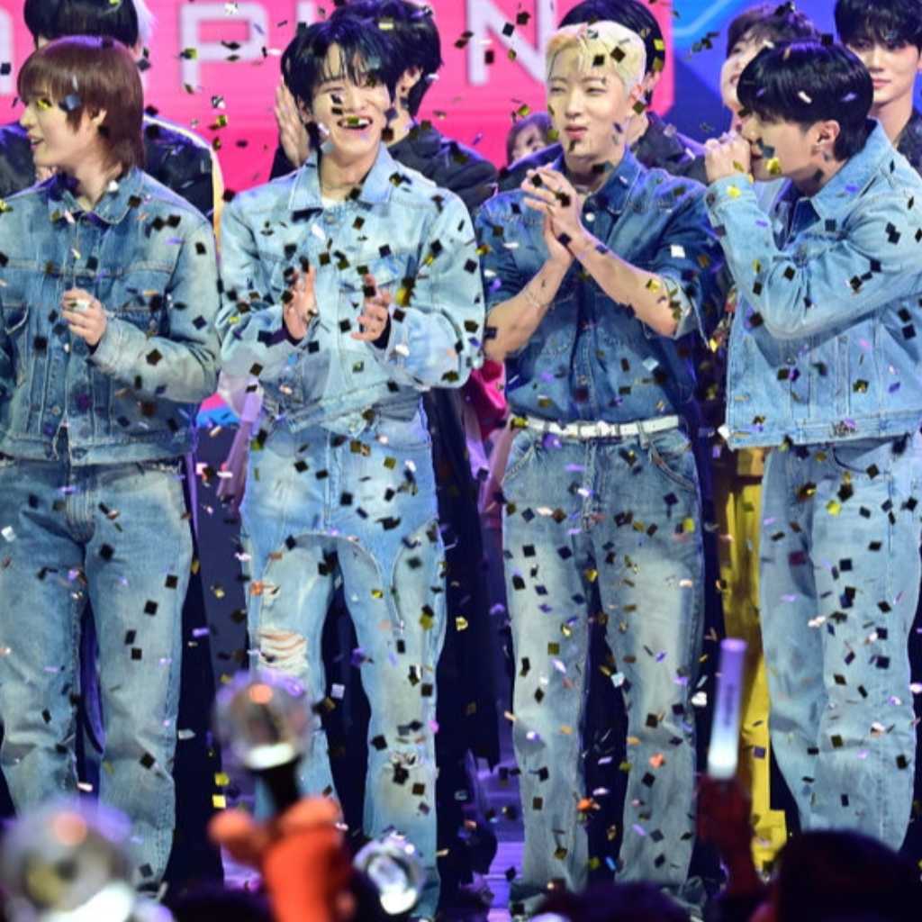 【PHOTO】ONF、2/26放送の「SHOW CHAMPION」で初の1位を獲得！