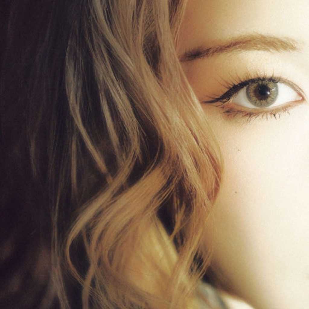 IZ*ONE出身イ・チェヨン、金髪に大胆イメチェン!事務所移籍後初のカムバックを予告