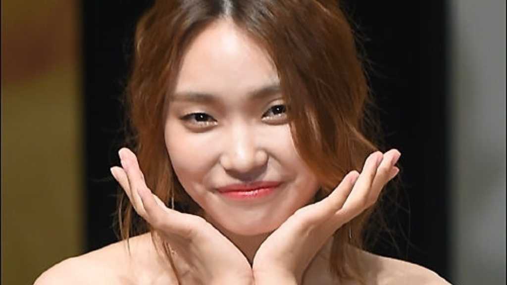 イ・ジナ、結婚から6年で妊娠を発表…同僚歌手から祝いのメッセージも