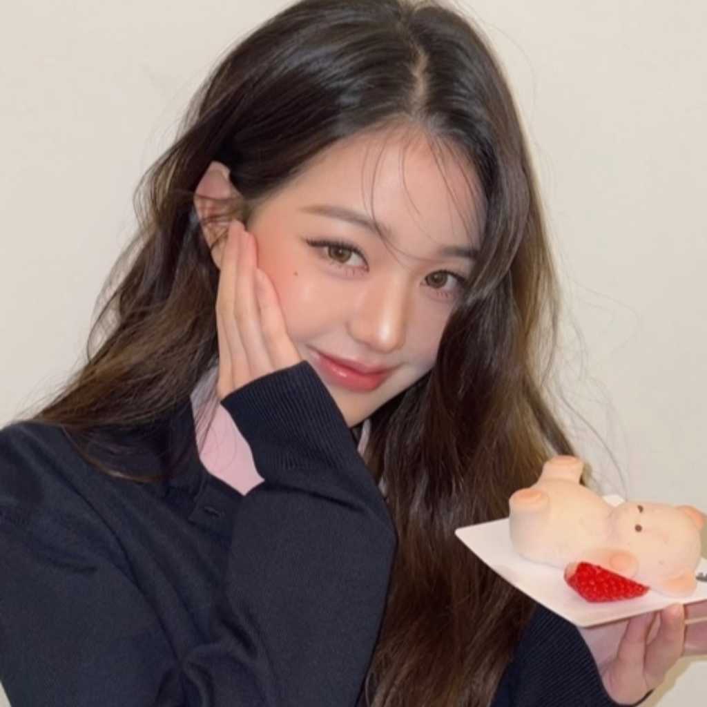 IVE ウォニョン、愛嬌あふれるショットが公開…女神のようなビジュアルを披露