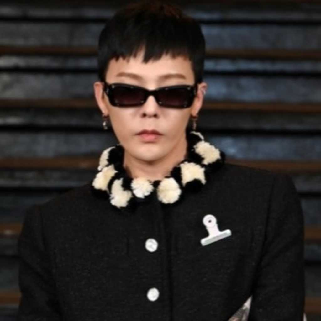 G-DRAGON「CHANEL」2026春夏コレクションのファッションショーに出席…強烈なカリスマ性をアピール