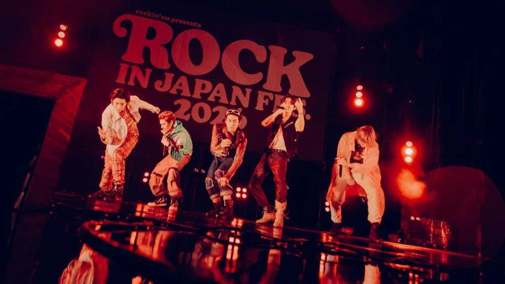 CORTIS「ロッキン」初出演！豪雨の中でも揺れのない生歌を披露…爆発的なパフォーマンスが話題に