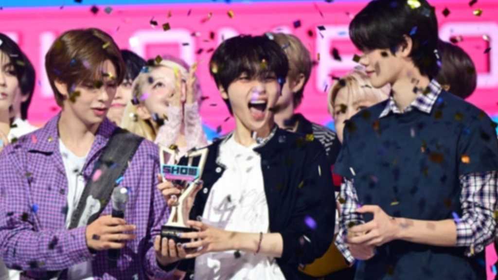 【PHOTO】CRAVITY、7/2放送の「SHOW CHAMPION」で1位を獲得！