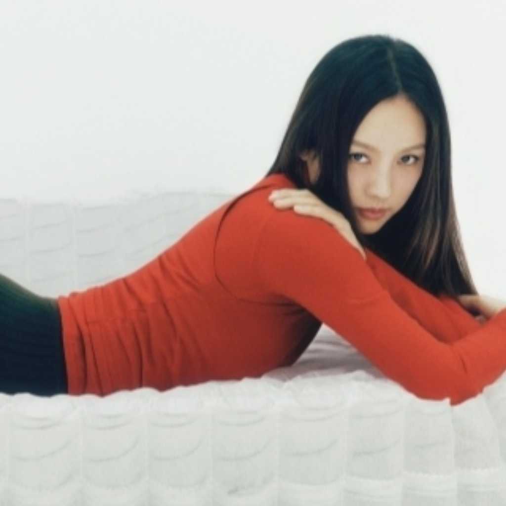 イ・ヒョリがデザインに参加…「SLOU BED」の2種類のグラビアが話題