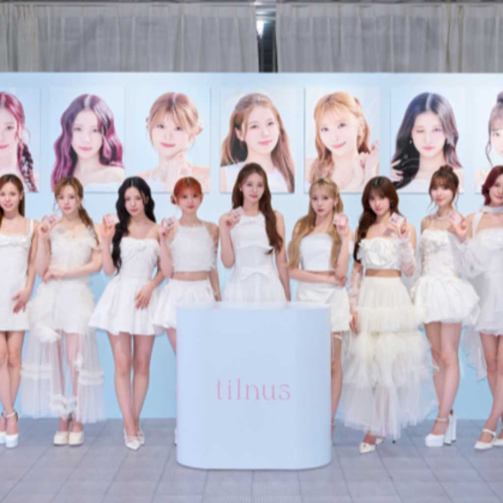 NiziU、日韓共同コスメブランド「tilnus」の新商品・新CM発表会に登場！巨大ケーキでMAYUKAの誕生日をお祝い
